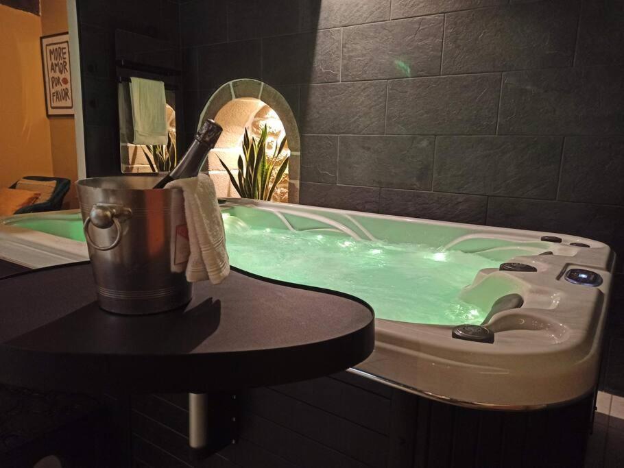 L'Etreinte, Gite De Charme Avec Jacuzzi Interieur Et Sauna Guemene-sur-Scorff Экстерьер фото