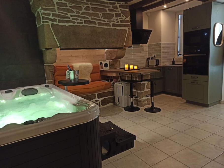 L'Etreinte, Gite De Charme Avec Jacuzzi Interieur Et Sauna Guemene-sur-Scorff Экстерьер фото